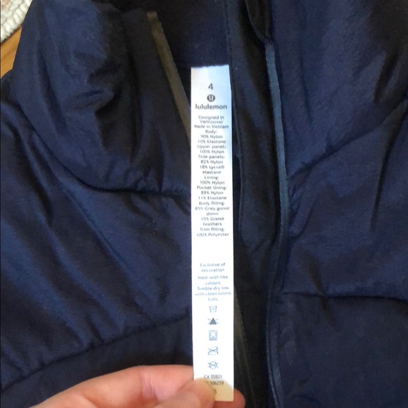 Women's Black Sleeveless Jacket - Picture 2 of 4